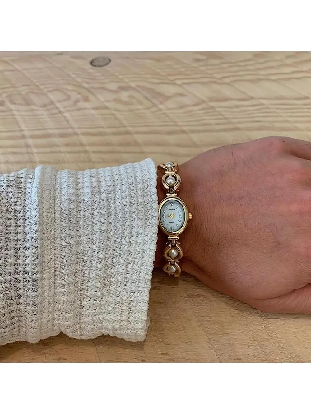 Luxury Y2K style Gold round stainless steel quartz pearl stone charm watch